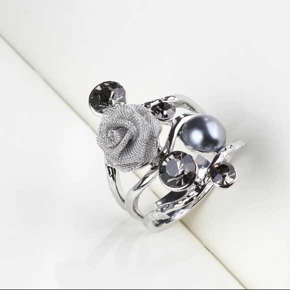 Jewelry - Vintage Rose FlowerTibetan Silver HollowGray Pearl